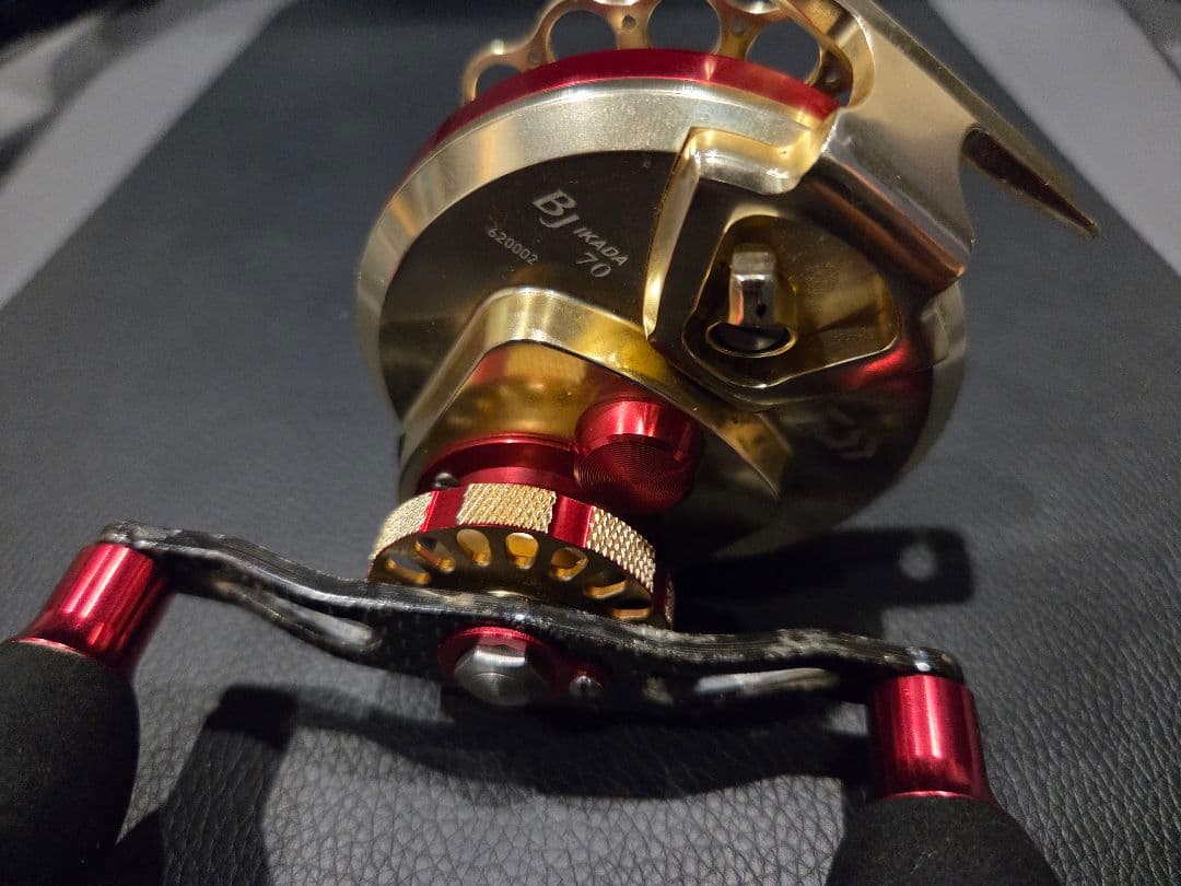 Daiwa BJ IKADA 70 ゴールド/レッド