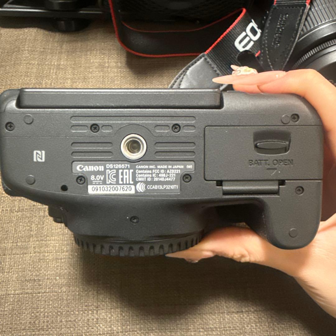 Canon EOS Kiss X8i 一眼レフ ダブルレンズ ストロボセット