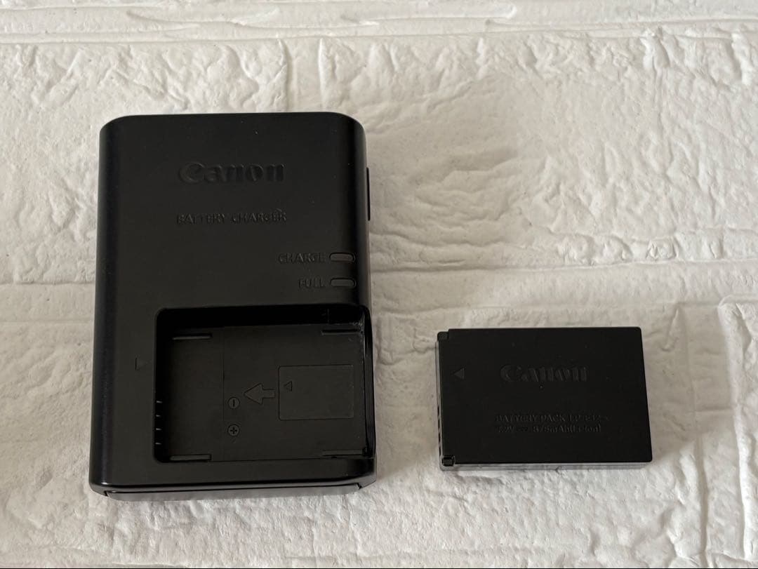 Canon EOS M10 ホワイト ダブルレンズ