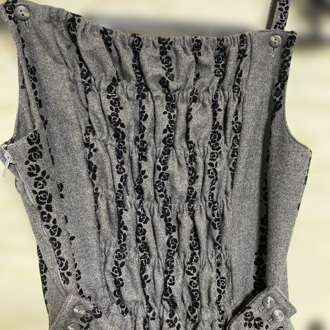 イノセントワールド濃グレー シャンデリアフロッキープリントノースリーブワンピース