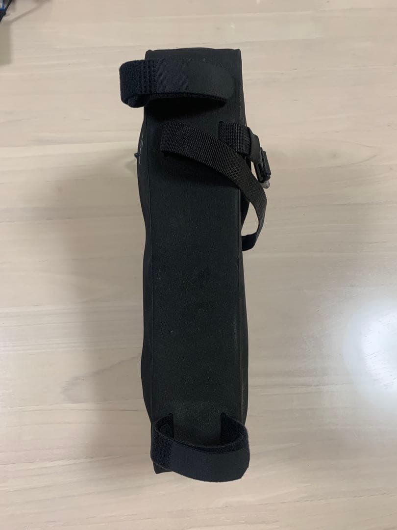 アピデュラ　フレームバッグ　2.4l