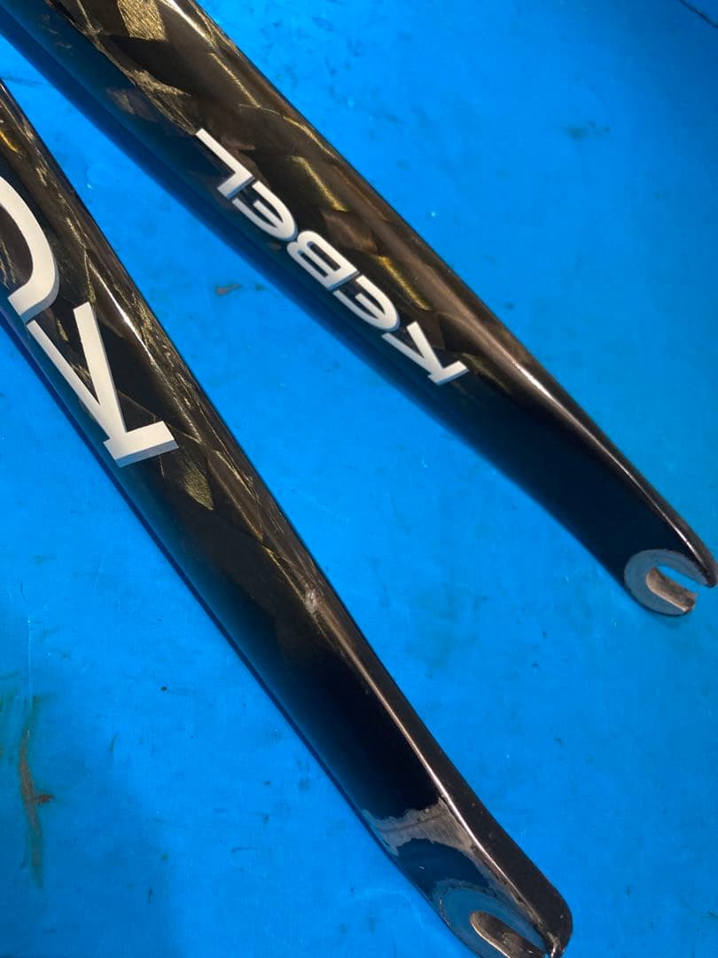 ◻️KUOTA KEBEL フルカーボンフロントフォーク ヘッドパーツ付