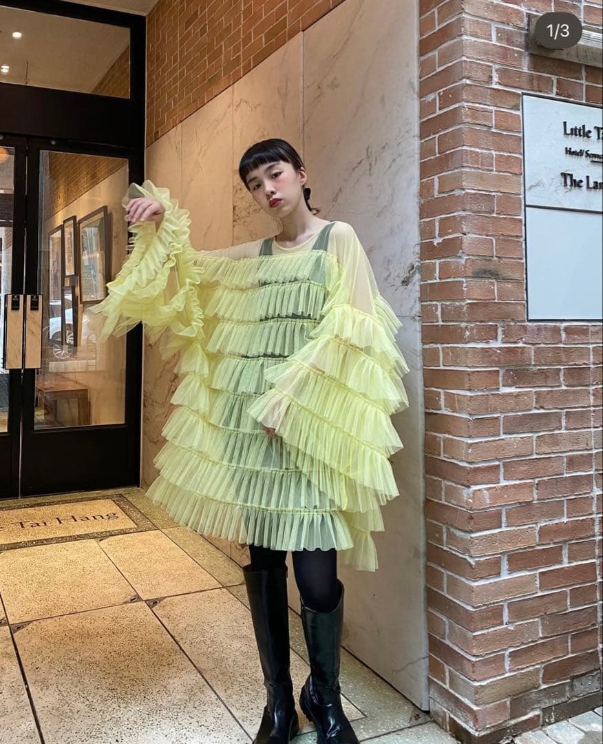 microwaveフリル付きピンクチュールトップス