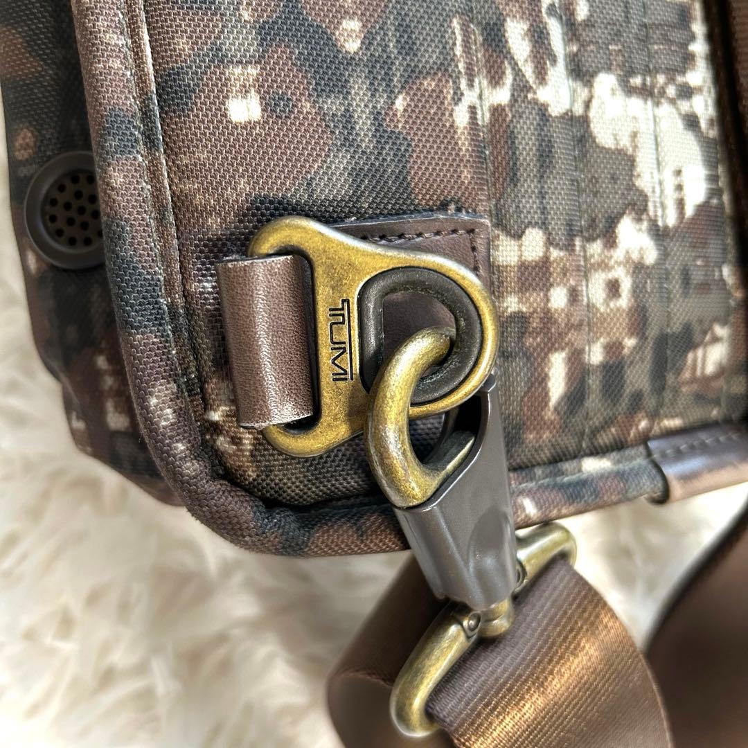 TUMI ボディバッグ スリングバッグ ショルダーバッグ 迷彩柄 カモフラ