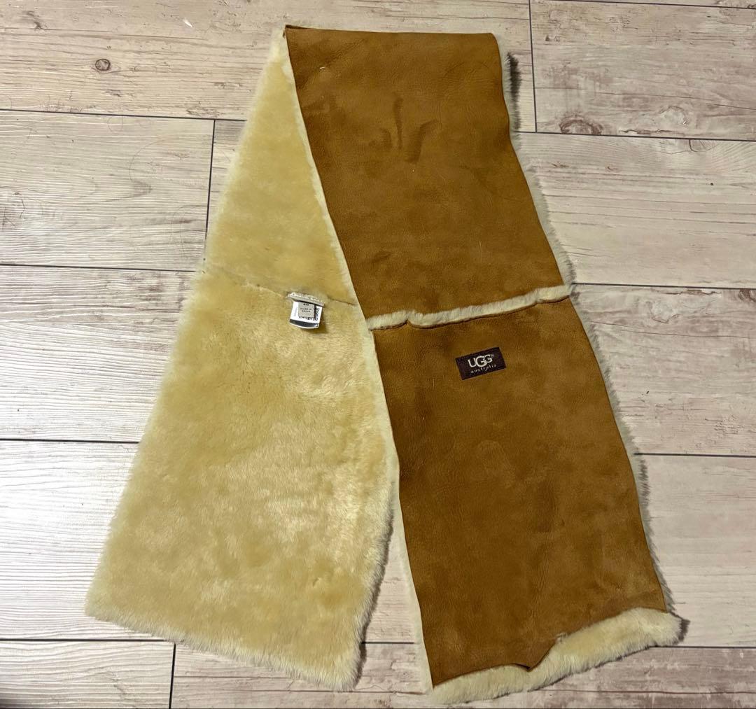 UGGリバーシブルムートンマフラー