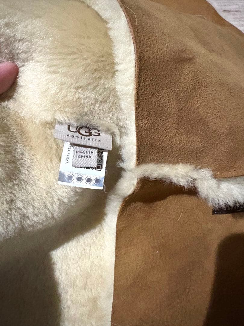 UGGリバーシブルムートンマフラー