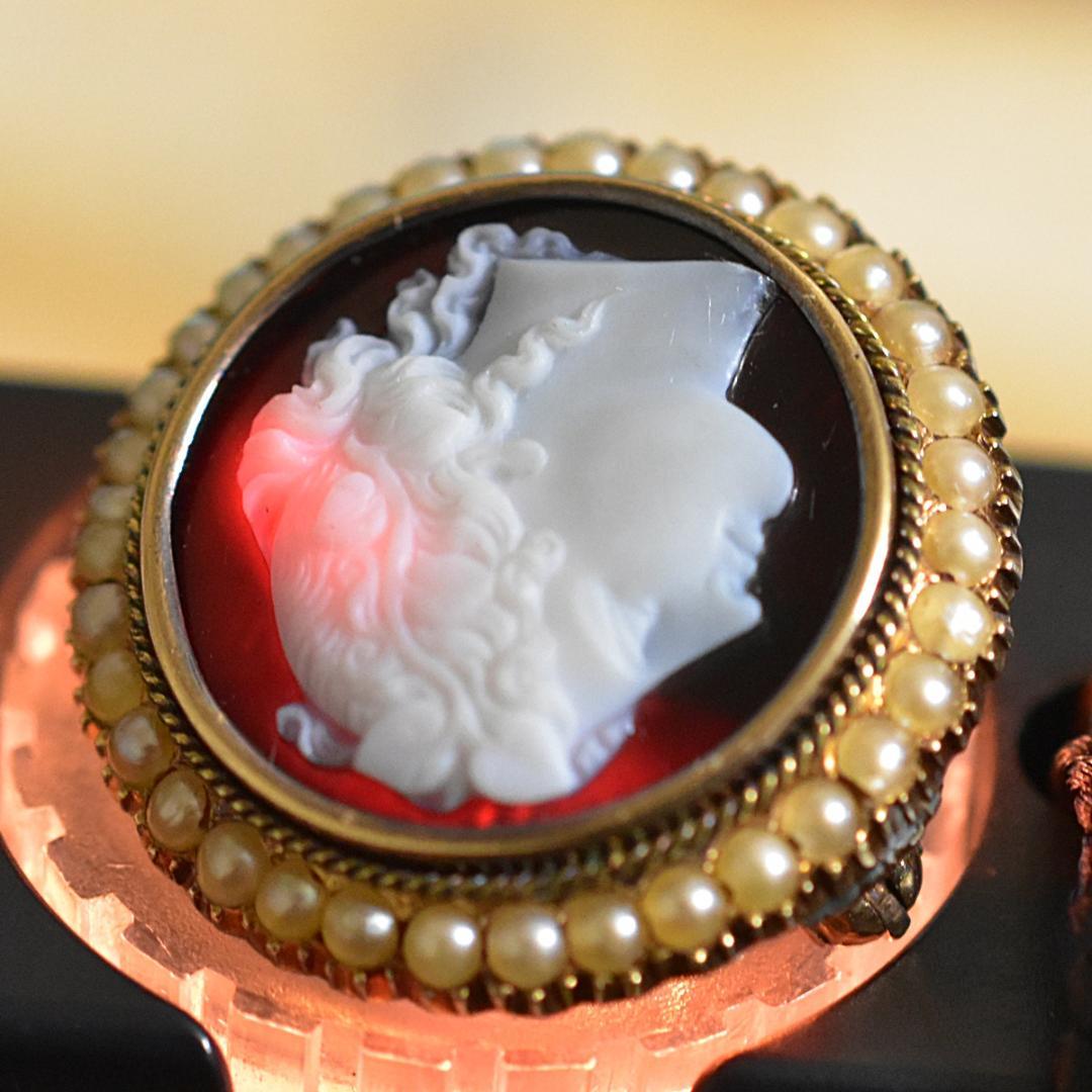 ヤシの木 アンティーク 18金刻印あり 非加熱黒瑪瑙のカメオブローチ