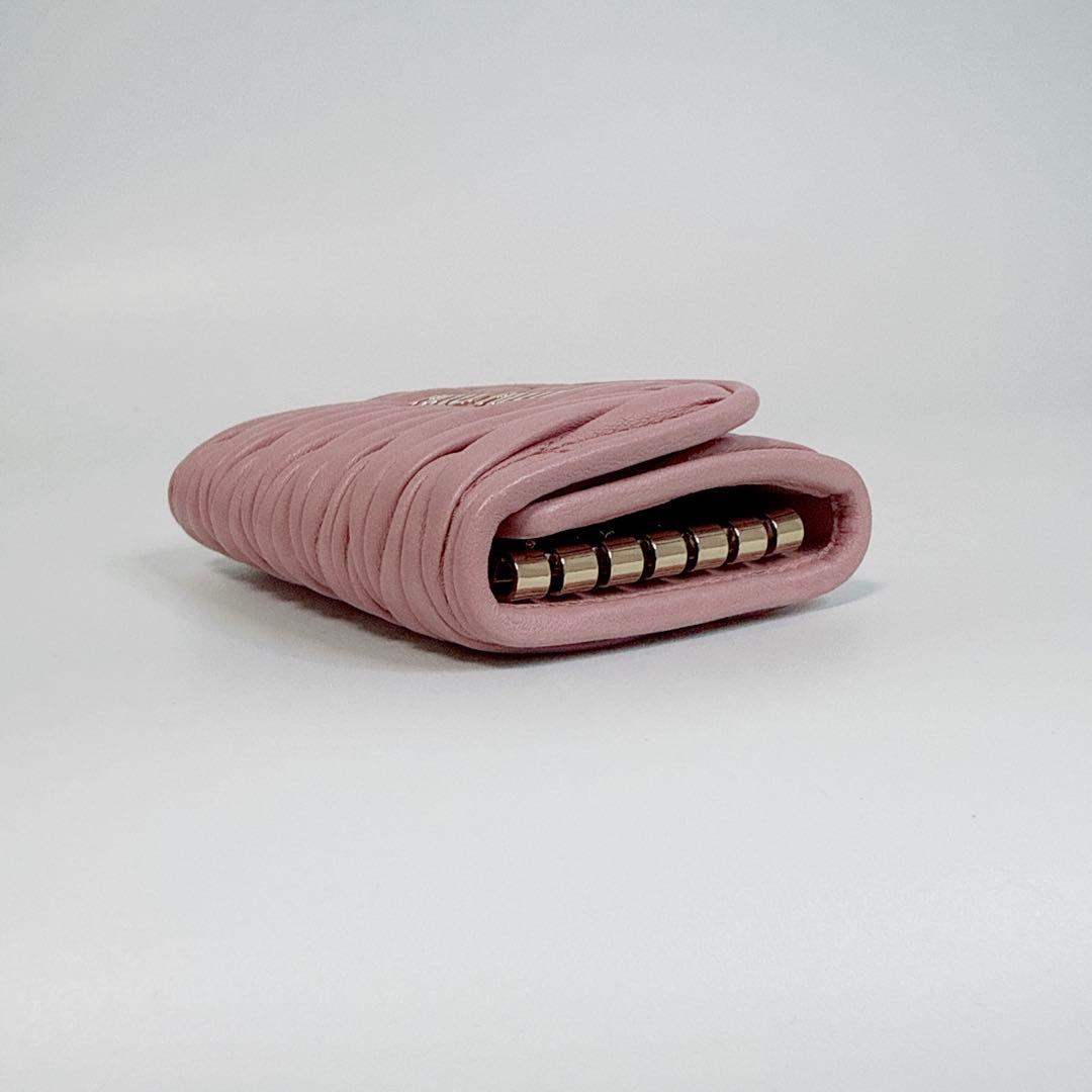 【未使用品級】miumiu ６連キーケース　マトラッセ　ローズピンク　レザー