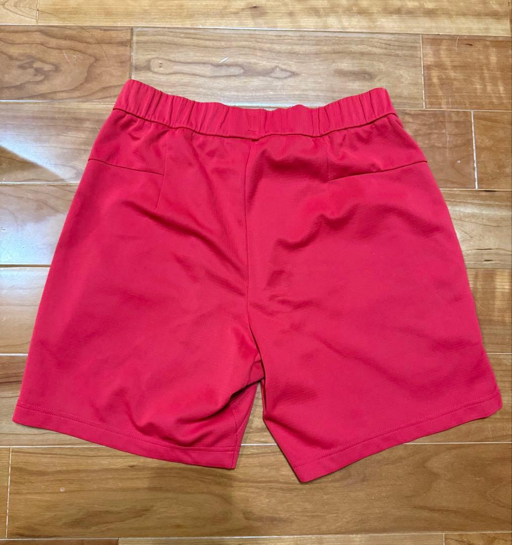 ヨネックス ハーフパンツ 黒と赤の幾何学模様 ヨネックス ショート