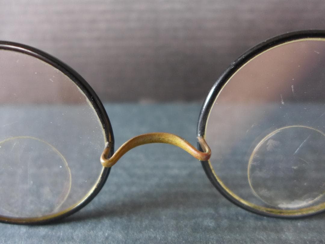時代物　戦前　アンティークメガネ　金属に黒被せ製　円形状眼鏡　軍人眼鏡？　レトロ
