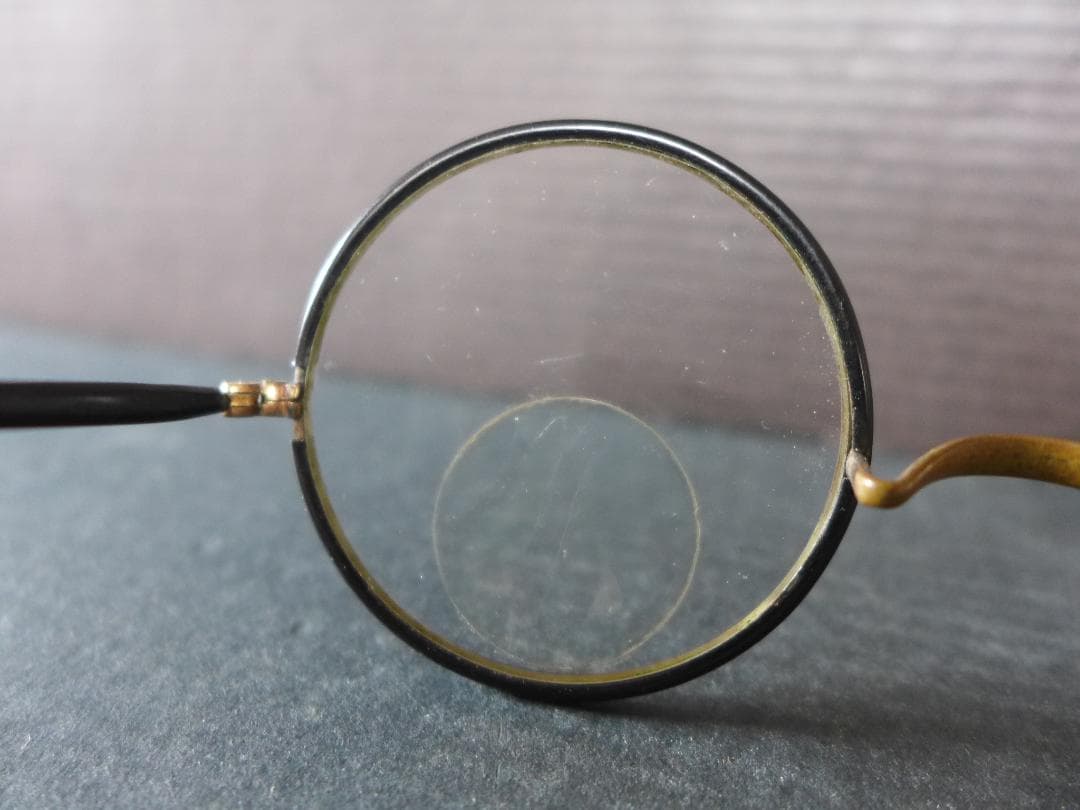 時代物　戦前　アンティークメガネ　金属に黒被せ製　円形状眼鏡　軍人眼鏡？　レトロ