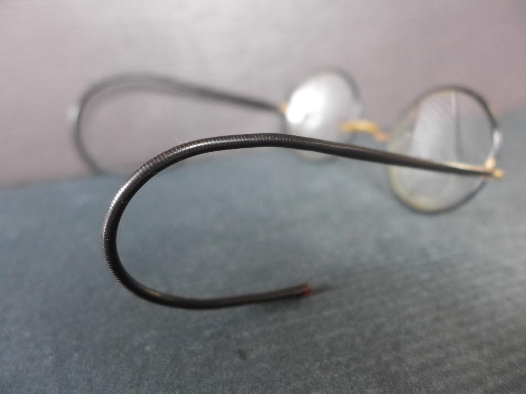 時代物　戦前　アンティークメガネ　金属に黒被せ製　円形状眼鏡　軍人眼鏡？　レトロ