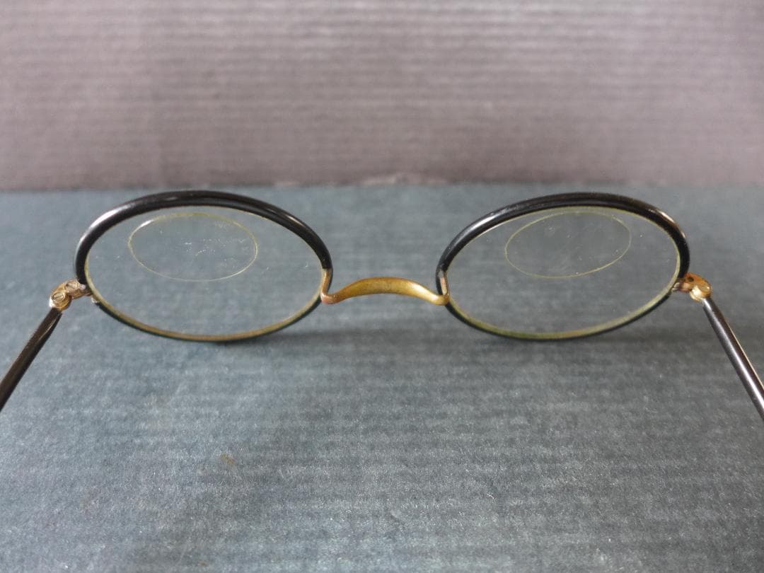 時代物　戦前　アンティークメガネ　金属に黒被せ製　円形状眼鏡　軍人眼鏡？　レトロ