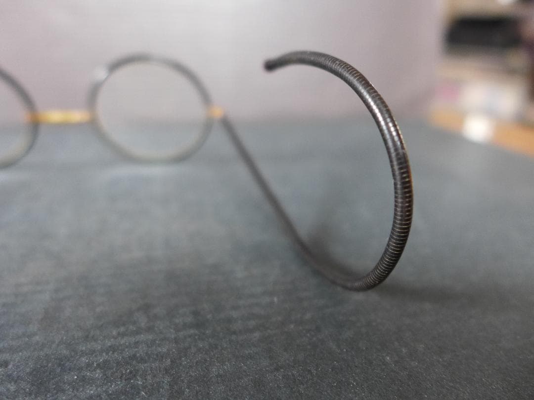 時代物　戦前　アンティークメガネ　金属に黒被せ製　円形状眼鏡　軍人眼鏡？　レトロ