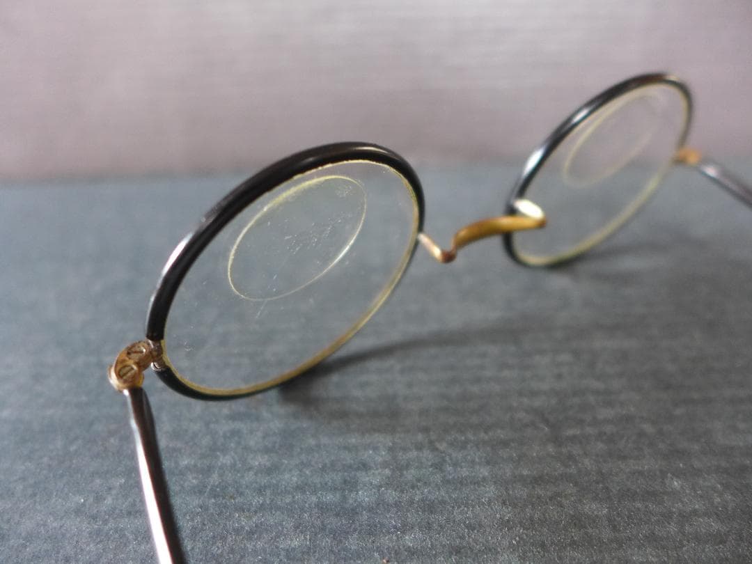 時代物　戦前　アンティークメガネ　金属に黒被せ製　円形状眼鏡　軍人眼鏡？　レトロ