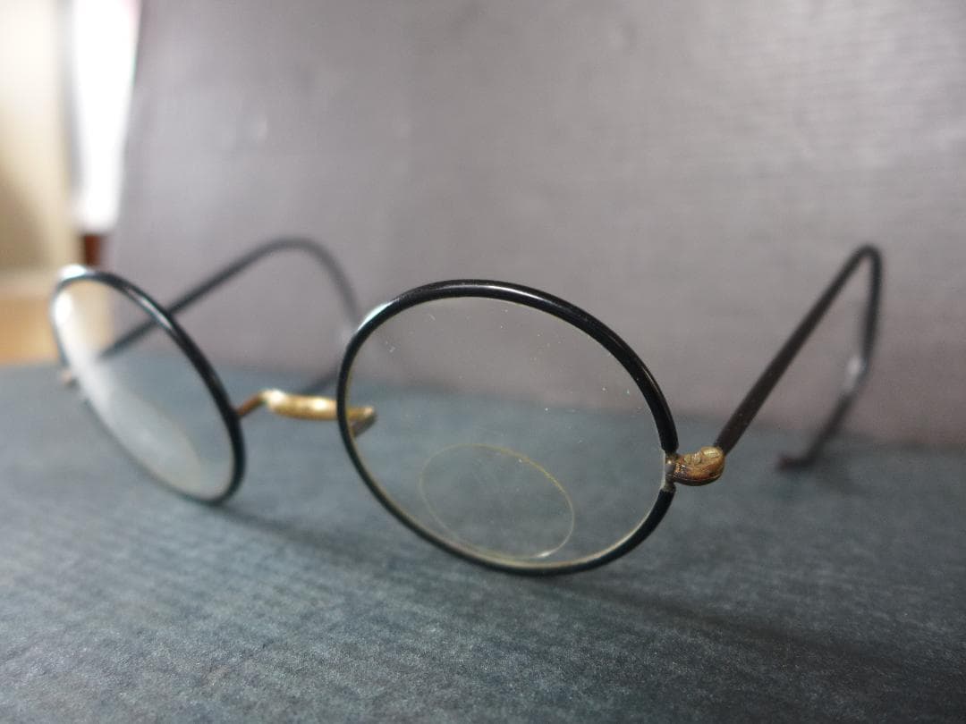 時代物　戦前　アンティークメガネ　金属に黒被せ製　円形状眼鏡　軍人眼鏡？　レトロ