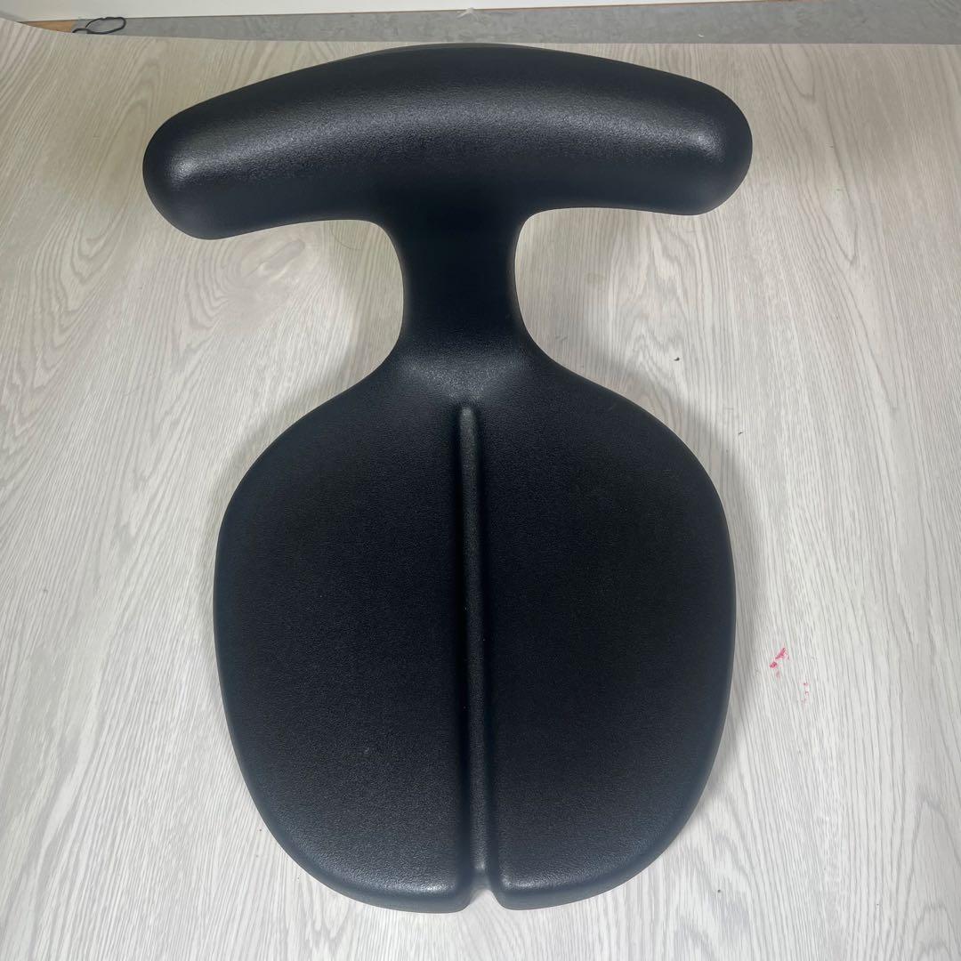 ブラック　姿勢矯正用チェア　アーユルチェア　椅子