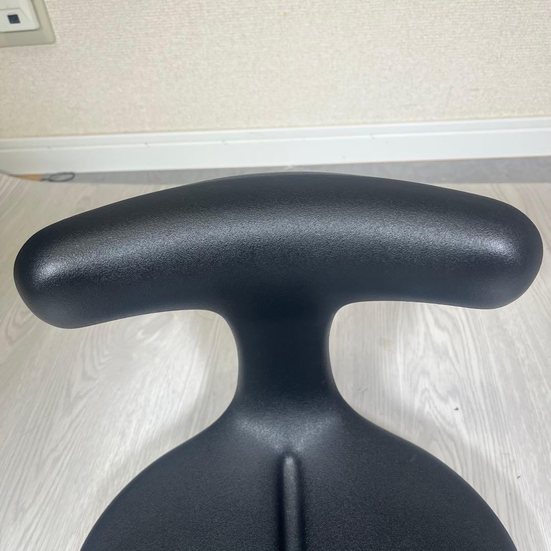 ブラック　姿勢矯正用チェア　アーユルチェア　椅子