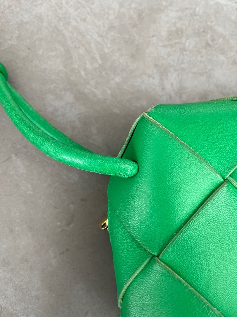 《bottega veneta》ミニカセットカメラバッグ