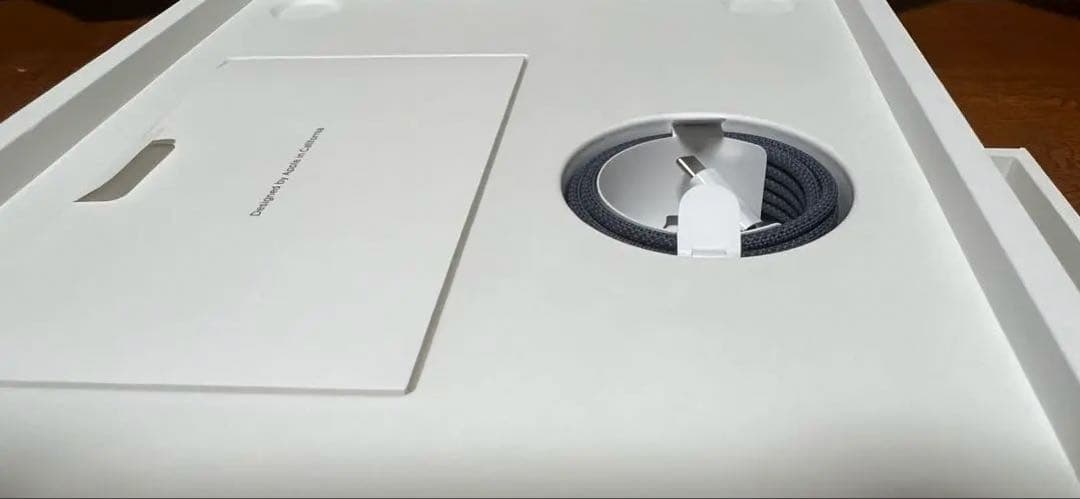 MacBook Air M2 13.6インチ　Mid2022•8GB256