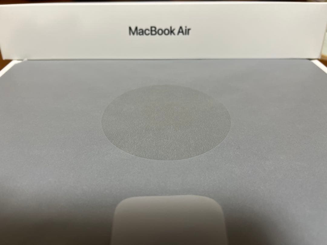 MacBook Air M2 13.6インチ　Mid2022•8GB256