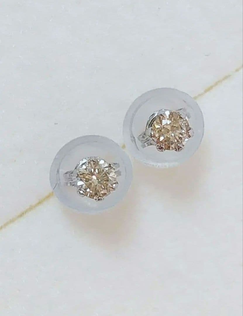 新入荷 未使用品 pt900 天然ブラウンダイヤモンド ピアス