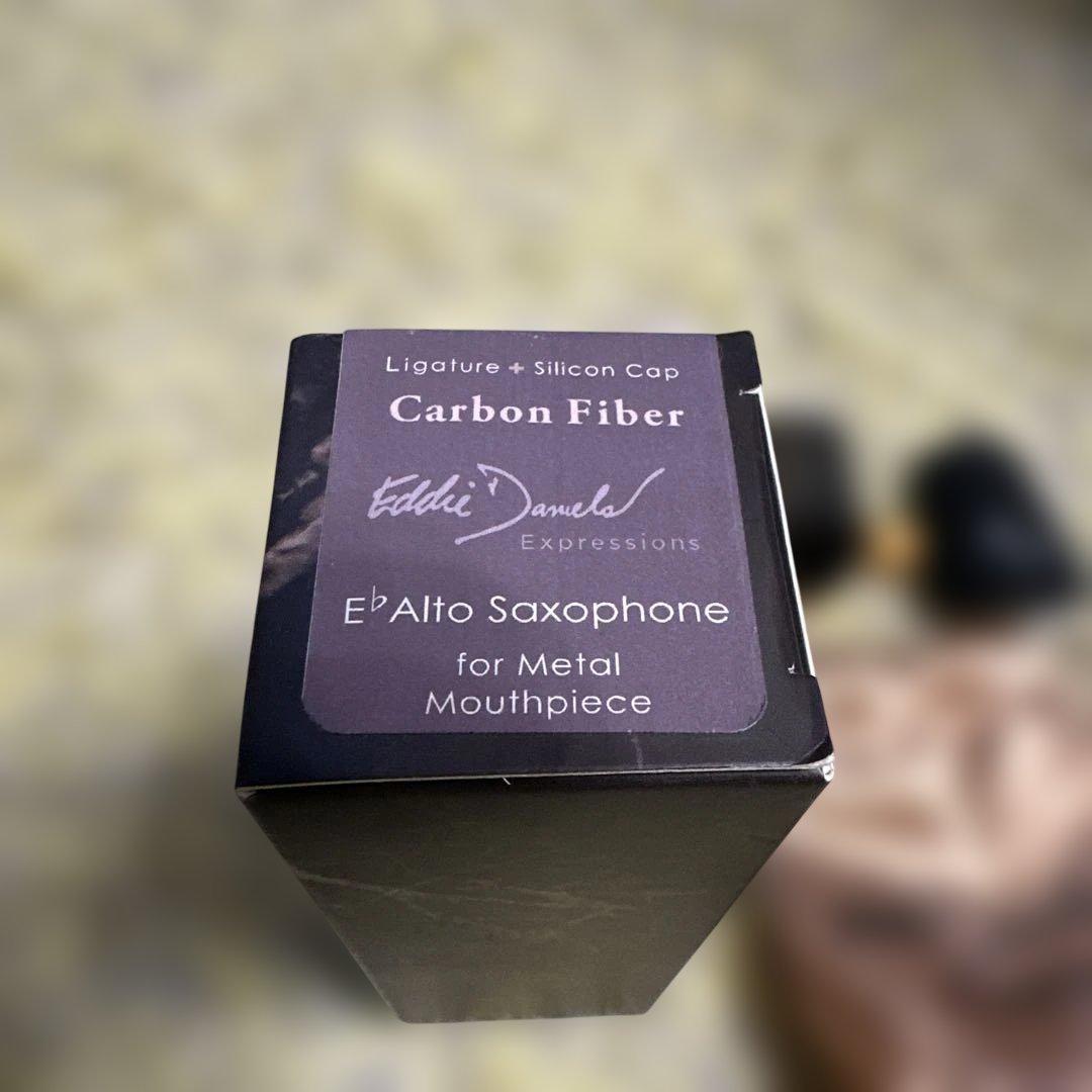 エディダニエルズ　アルトサックスメタル用　リガチャー　カーボンファイバー