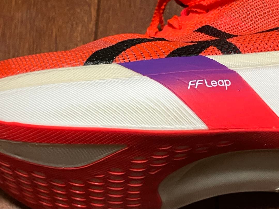 アシックス　メタスピードスカイトーキョー　25.5cm