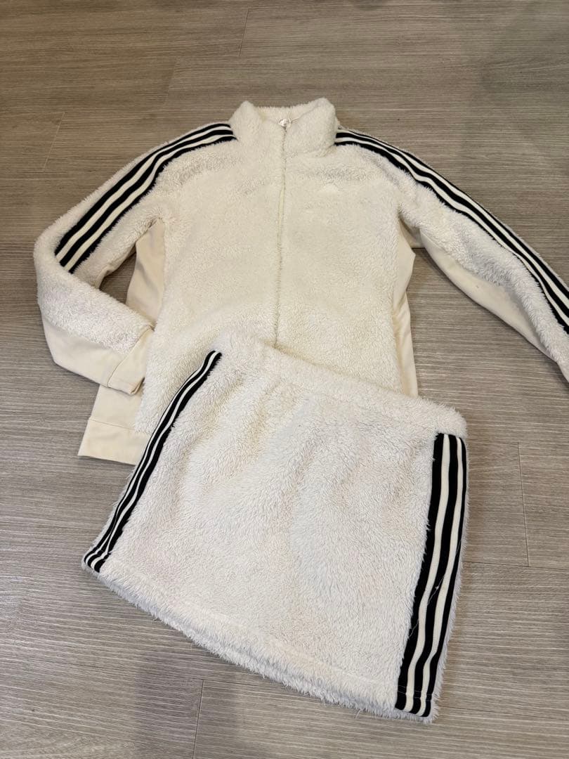 adidasファー素材ジャケットとスカートセット