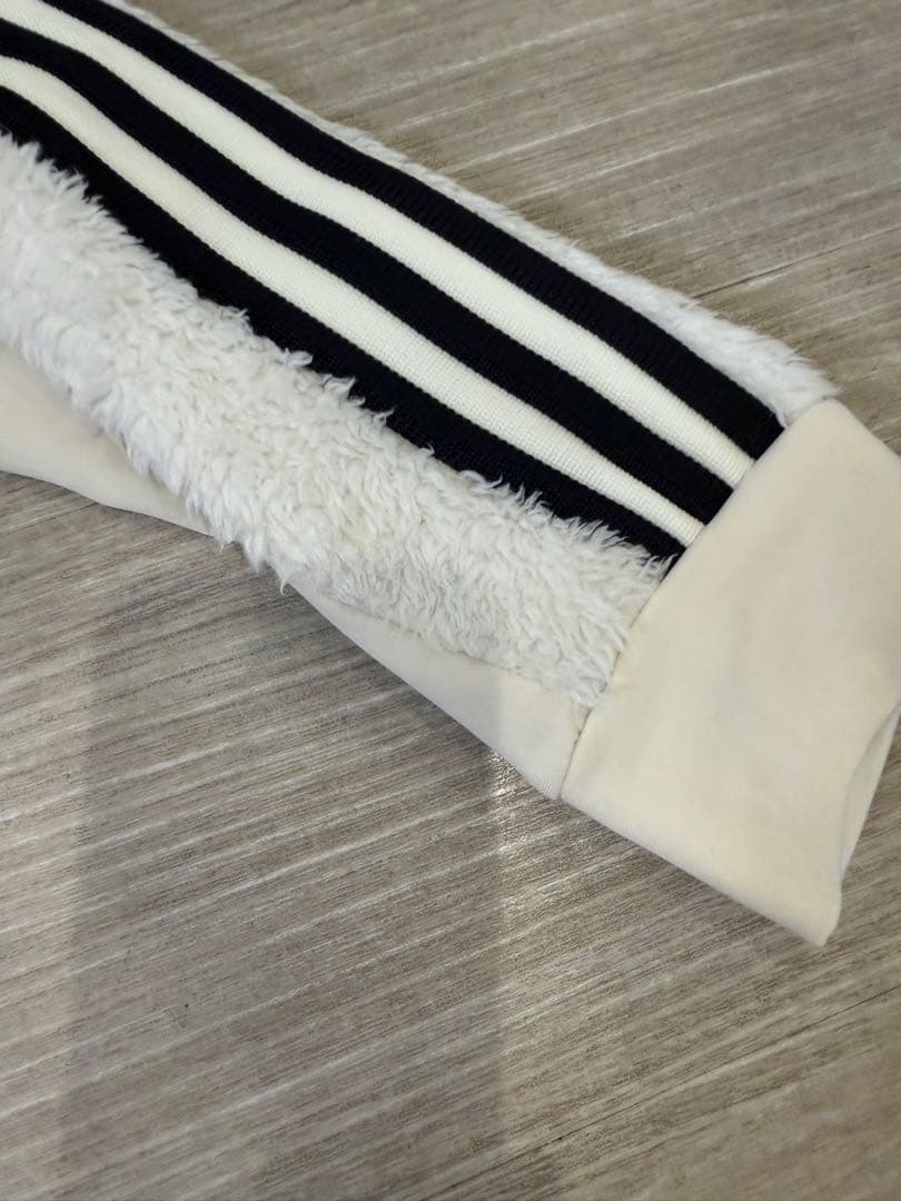 adidasファー素材ジャケットとスカートセット