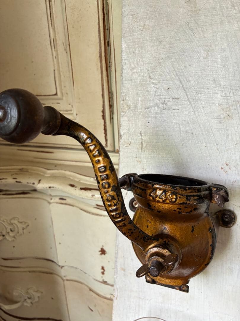 アンティーク　壁掛けコーヒーミル　グラインダー 本体のみ　金色100年　アメリカ