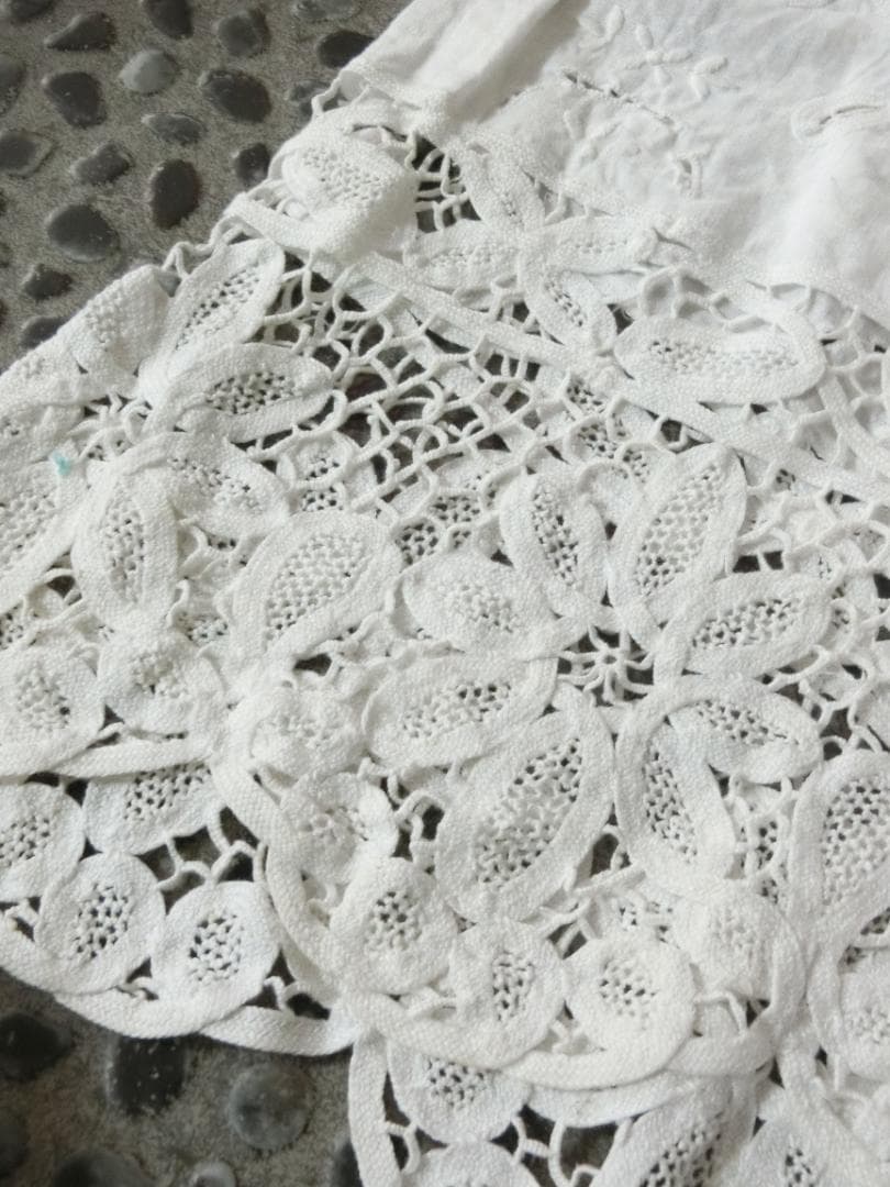 未使用☆セルコン　豪華白いレース総柄　大きいテーブルクロスカバー127×172