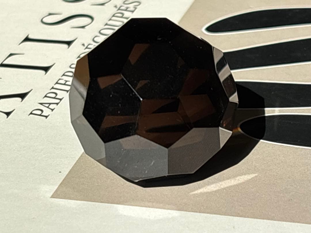 《スモーキーシトリン＊32面体（フラーレン形状）虹入り》