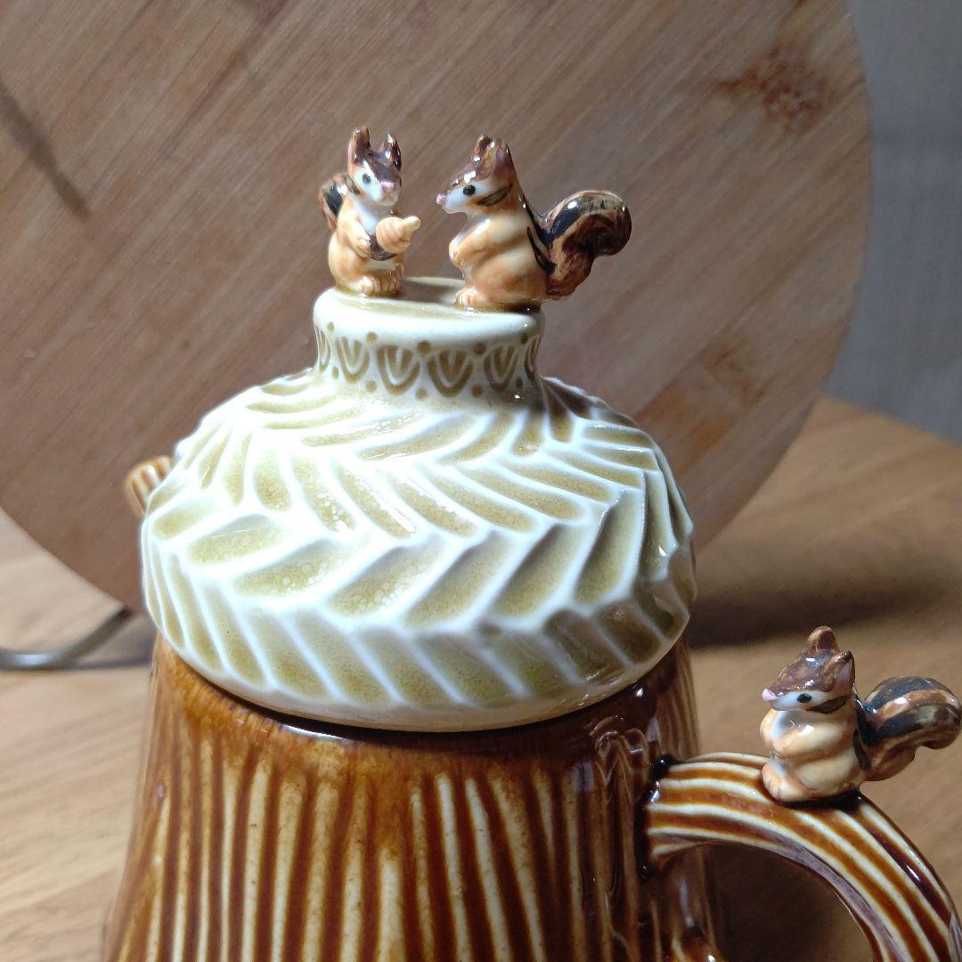 シュガーポッポのティーポットSugarPoppoリスと切り株 - メルカリ