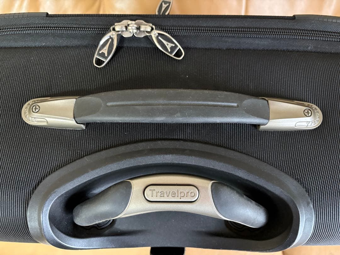 週末値下げTravelpro Crew10 Rolling Tote - メルカリ