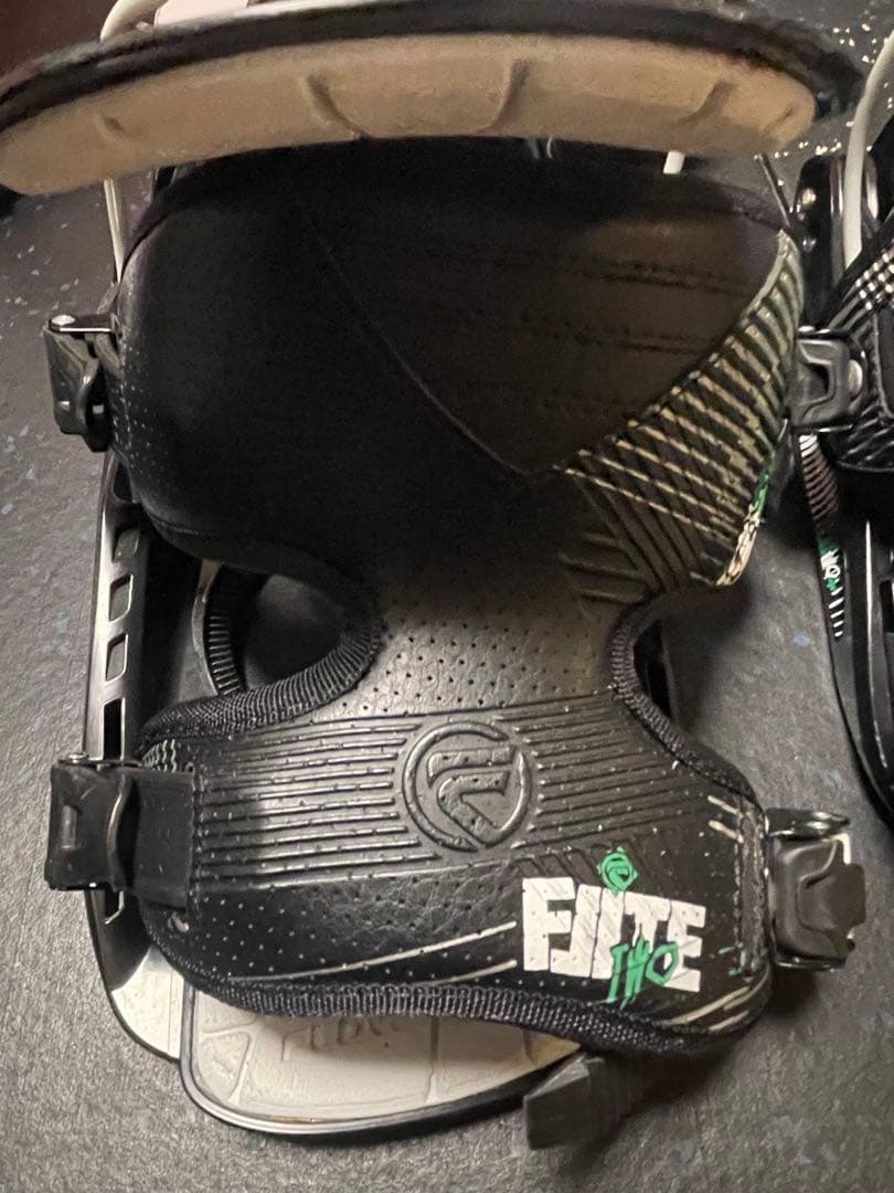 FLOWスノーボードビンディング 黒 Lサイズ リアエントリー