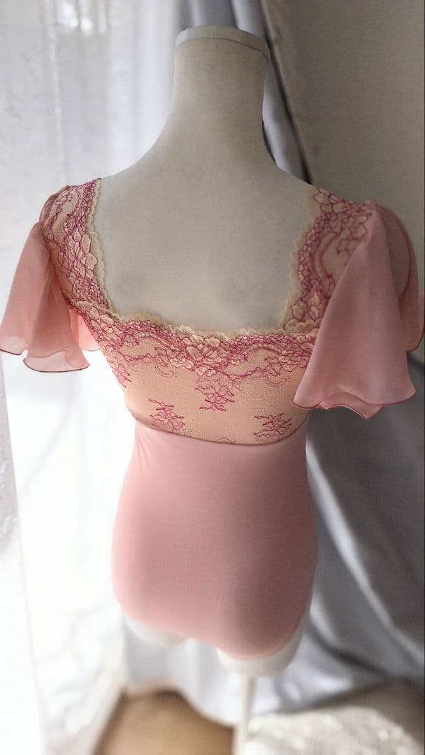 Ｓ～Ｍ／桃の花が咲いたようなピンク、ゴージャスなお袖のプリンセス娘役レオタード