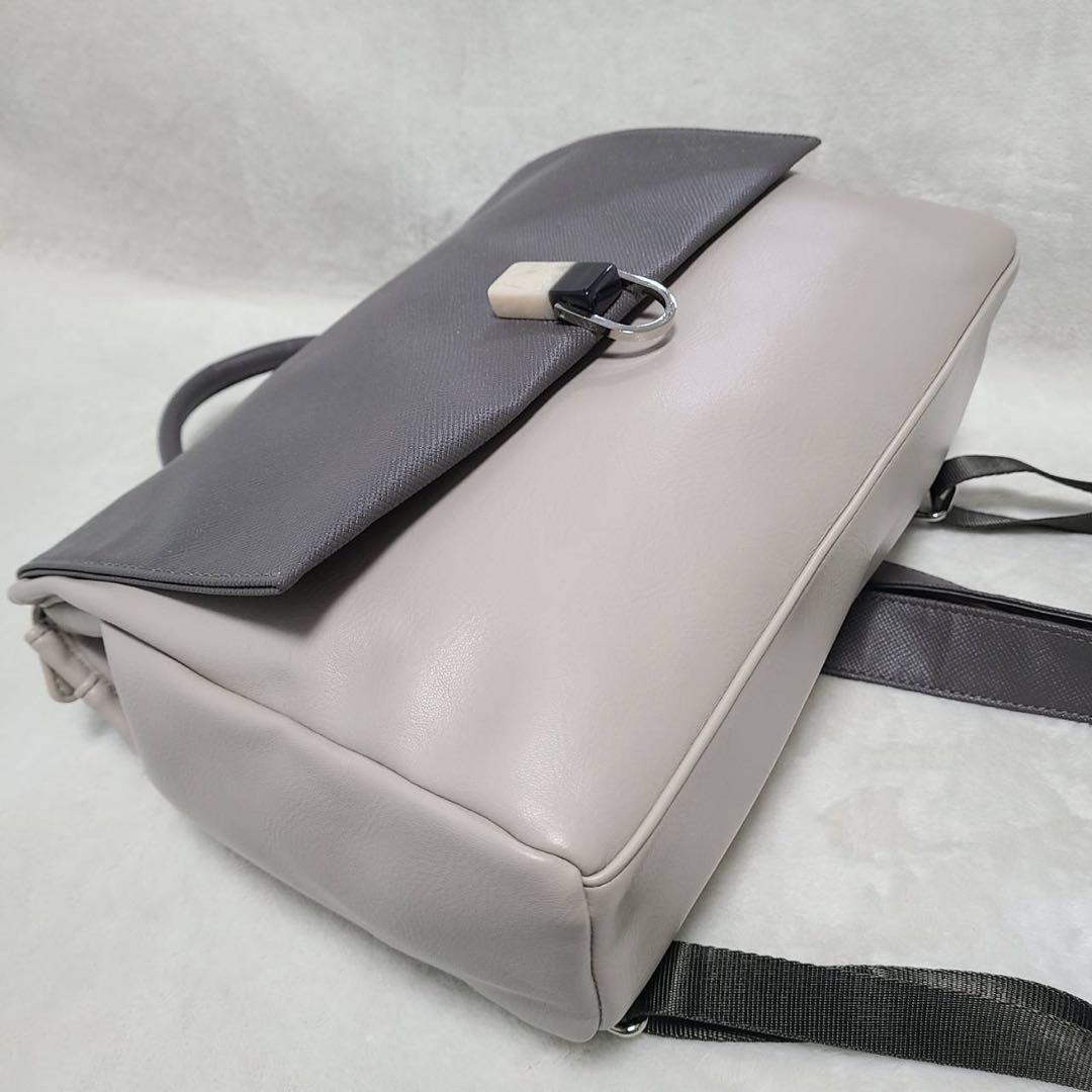 earPAPILLONNER樹脂 ×メタルパーツリュック グレー&ベージュ