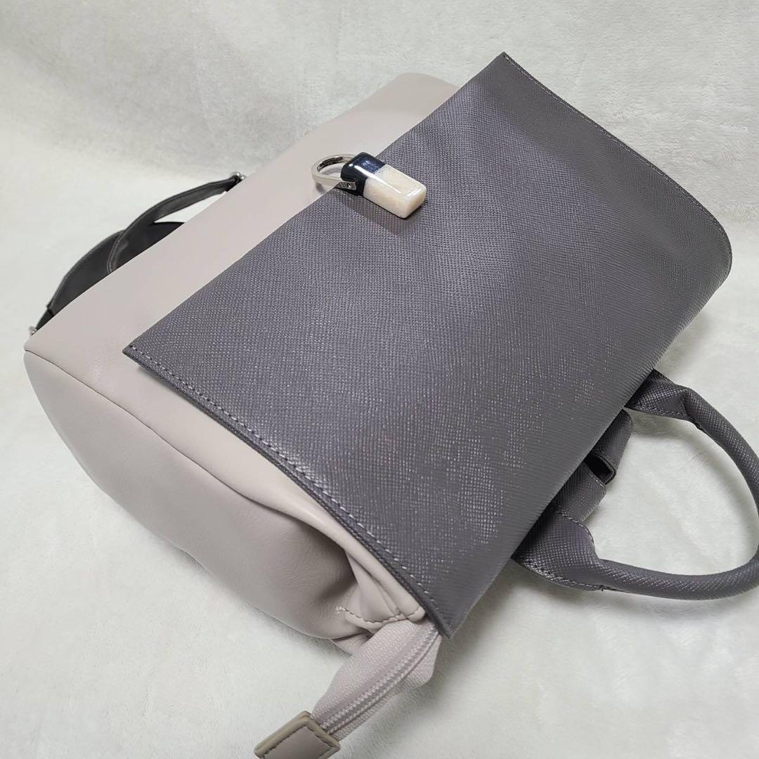 earPAPILLONNER樹脂 ×メタルパーツリュック グレー&ベージュ