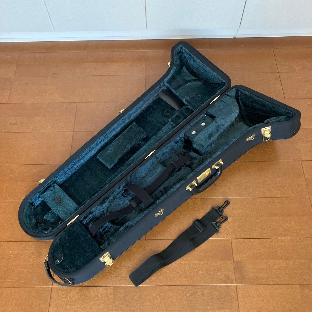 Bach 純正軽量トロンボーンケース(ストラップ、鍵付)