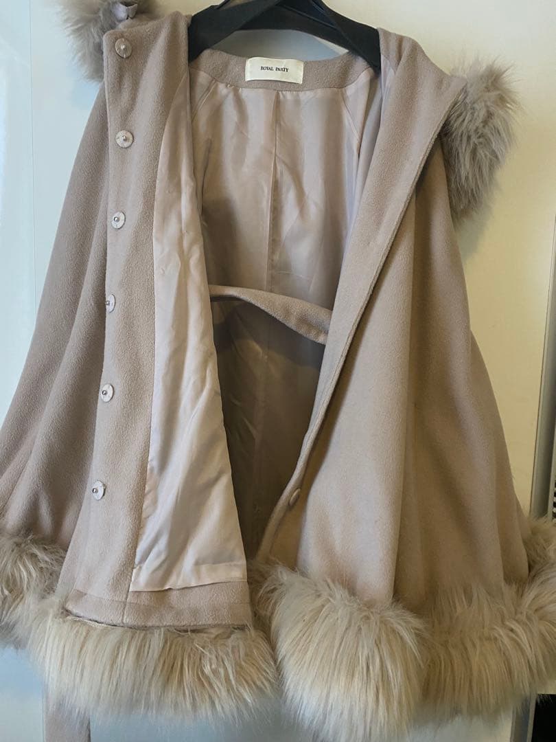 ロイヤルパーティ　ZOZOTOWN限定ケープ　ポンチョ　ファーコート