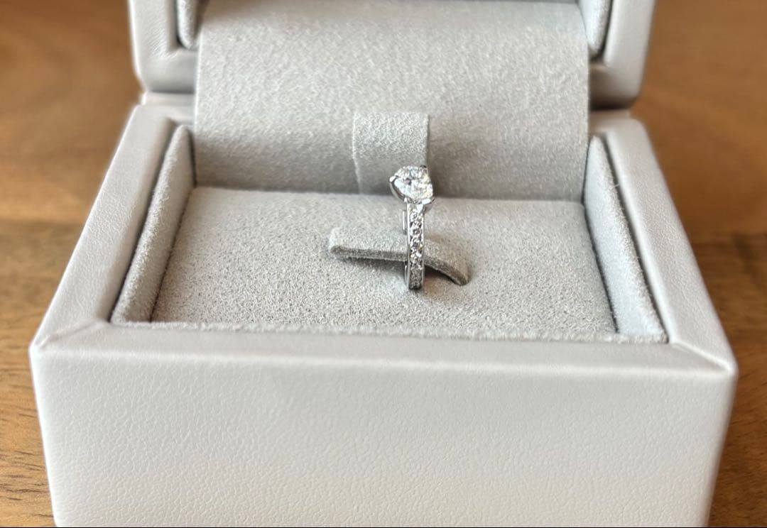 新品＊REPOSSI Serti sur Vide ピアス K18 WG