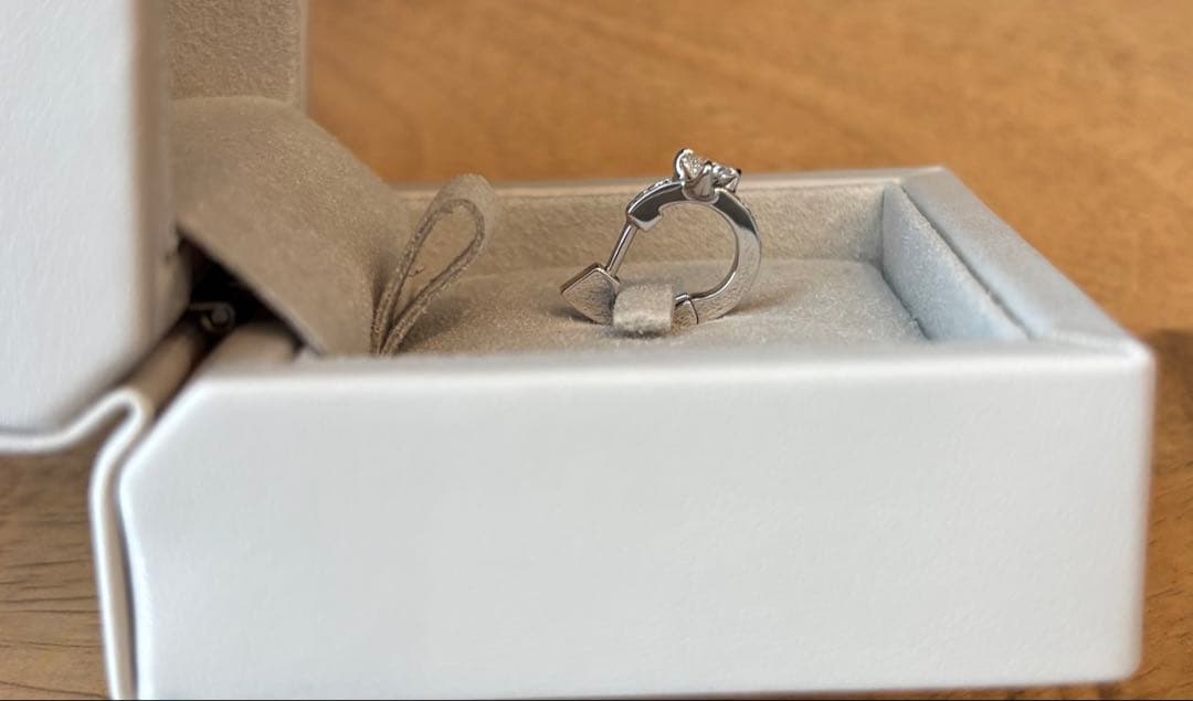 新品＊REPOSSI Serti sur Vide ピアス K18 WG