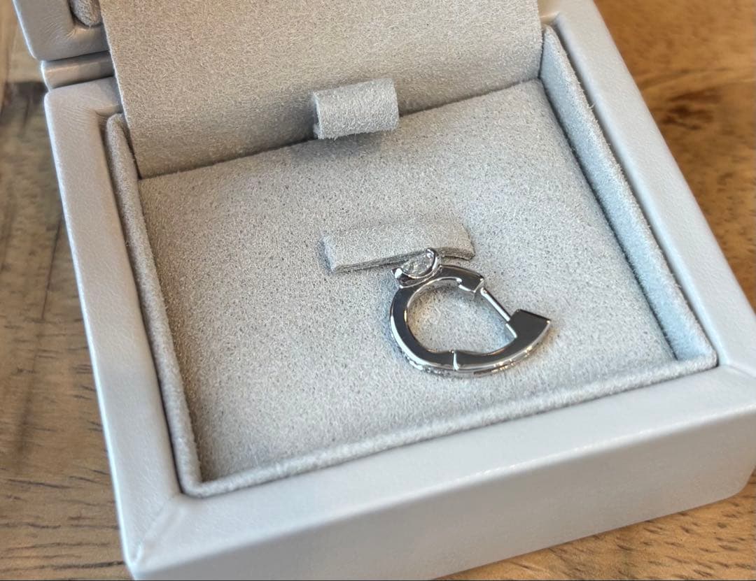 新品＊REPOSSI Serti sur Vide ピアス K18 WG