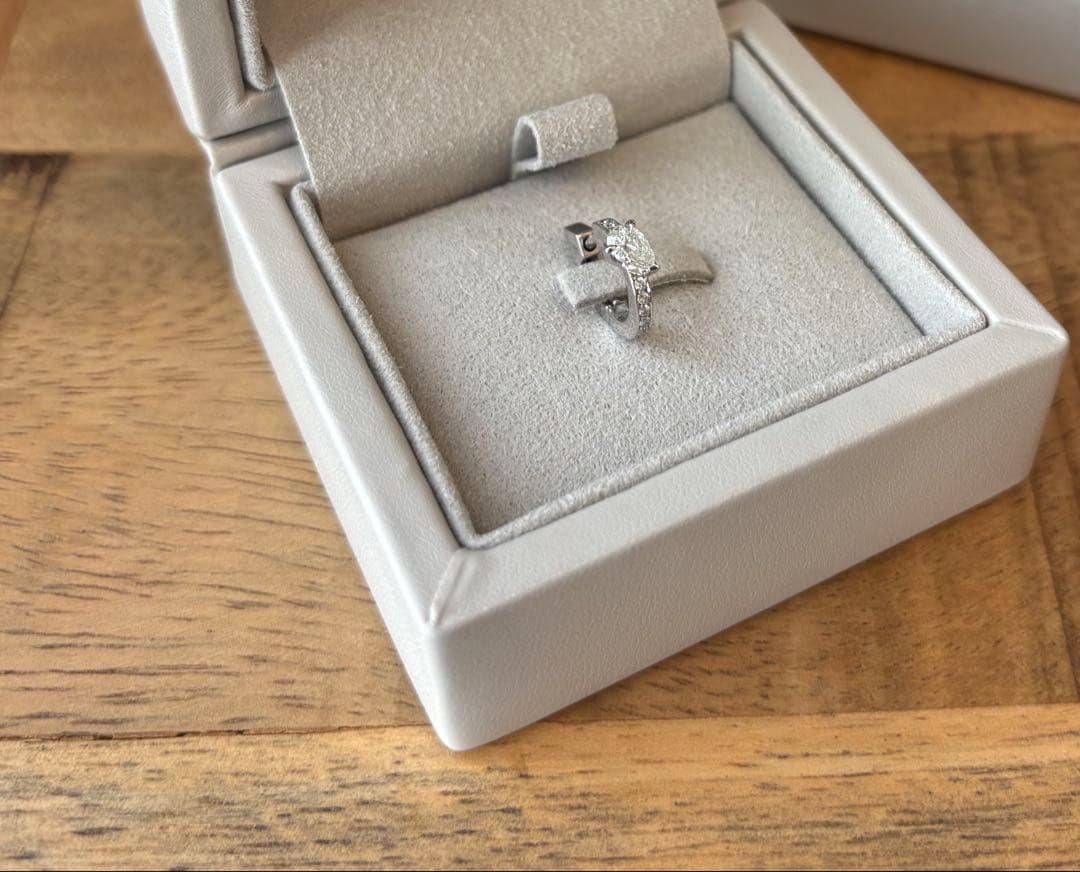 新品＊REPOSSI Serti sur Vide ピアス K18 WG