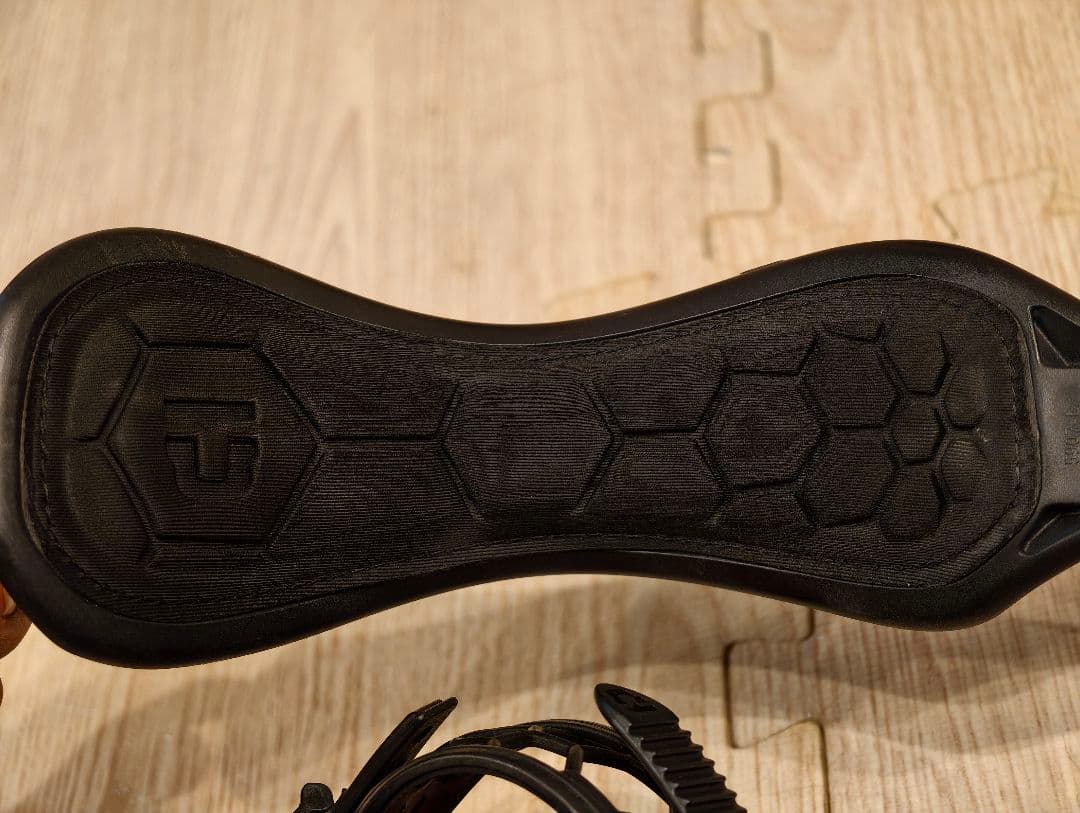 UNION STRATA スノーボードビンディング Mサイズ