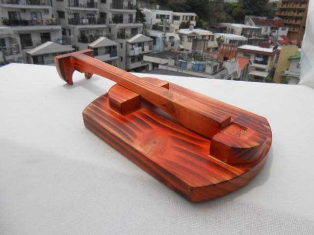 新品未使用(送料無料)8.980円　沖縄三線専用　木製三線台三個セット一括販売