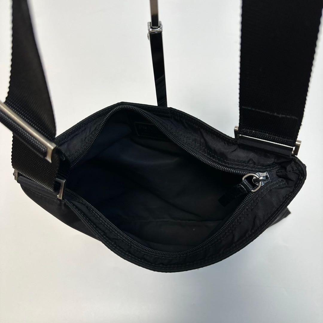 j93【極美品】プラダ 三角ロゴ ナイロンブラック ショルダーバッグ