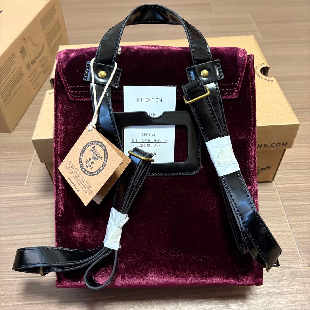 Dr. Martens ミニバックパック チェリーレッド