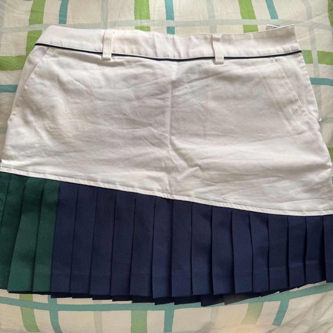 テーラーメイド　タートルネックニット×プリーツスカート